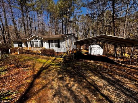 Mobile Home For Sale - 5610 Piney Grove Church Road<br/> Siler City, NC 27344