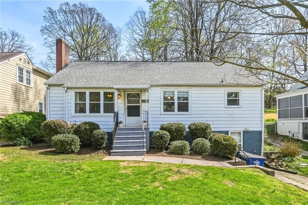 Photo of 2328 Lyndhurst Avenue, Winston-Salem, NC 27103 (MLS # 1214012)