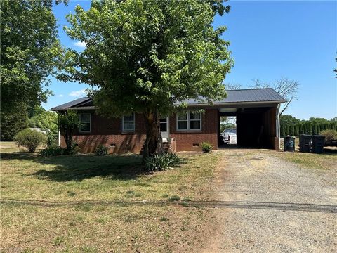 Homes For Sale - 8721 Linwood Southmont Road<br/> Lexington, NC 27292