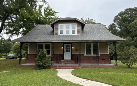 Homes For Sale - 312 Culbreth Avenue<br/> Thomasville, NC 27360