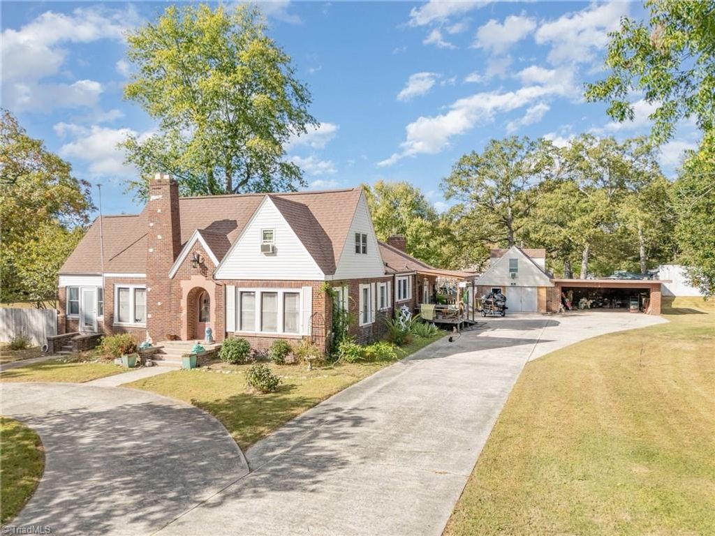 Photo of 827 Shell Road, Thomasville, NC 27360 (MLS # 1204366)