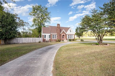 827 Shell Road Thomasville NC 27360