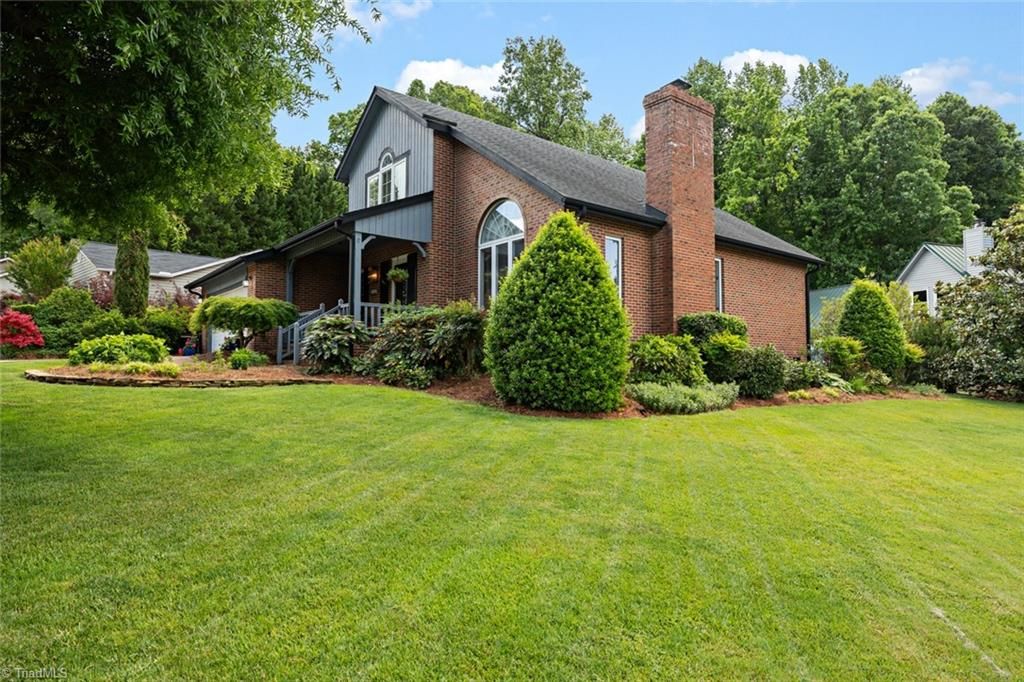 Photo of 1007 Kings Arms Court, High Point, NC 27262 (MLS # 1218559)