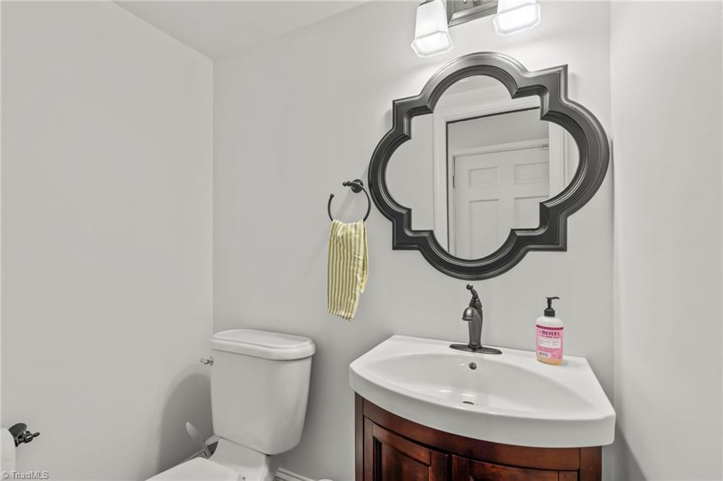 815 Hillcrest Drive, High Point, North Carolina image 38