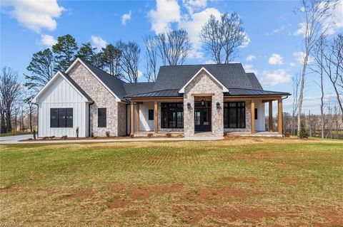 Homes For Sale - 765 Golf Course Road<br/> Pilot Mountain, NC 27041