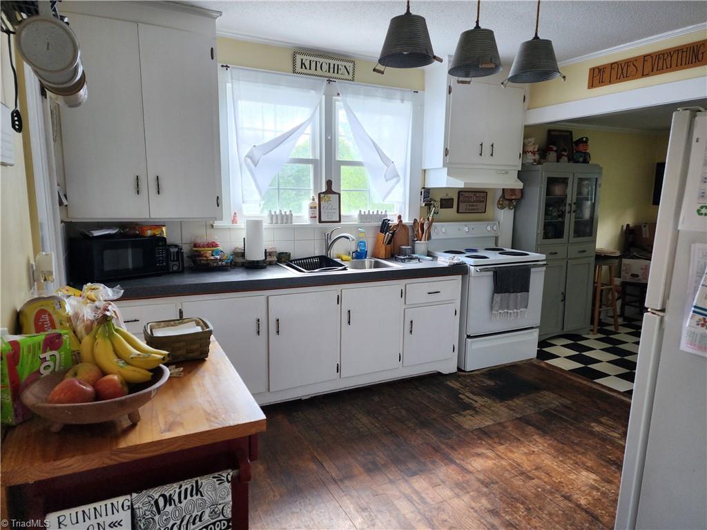 537 Butler Street, Pilot Mountain, North Carolina image 2