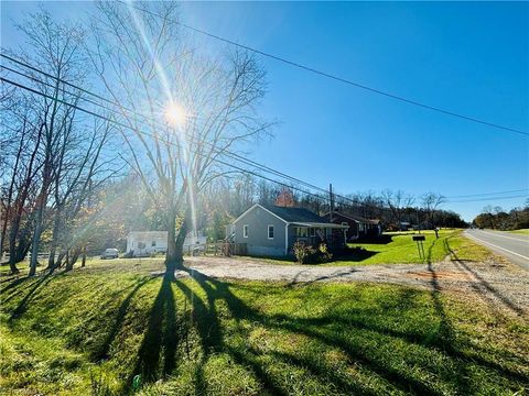 A home in Mount Airy