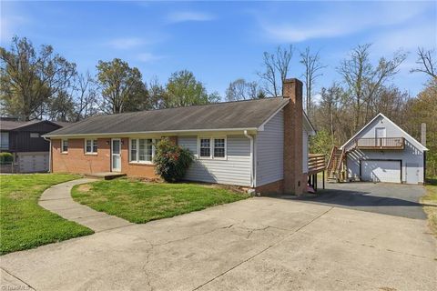 Homes For Sale - 1313 Ridgewood Avenue<br/> Reidsville, NC 27320