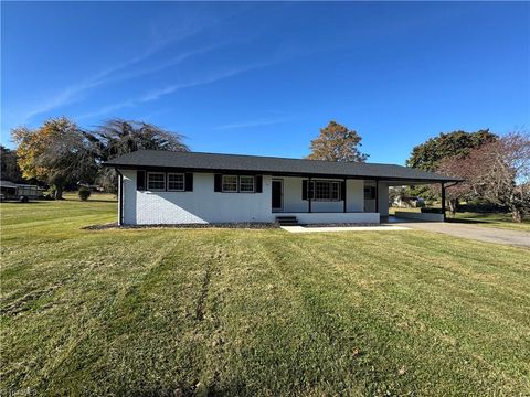 Homes For Sale - 209 Freeman Street<br/> Dobson, NC 27017