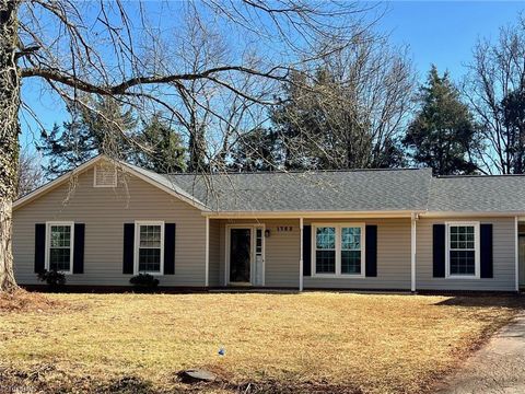 Homes For Sale - 1783 Ryefield Court<br/> Forsyth County, Kernersville, NC 27284