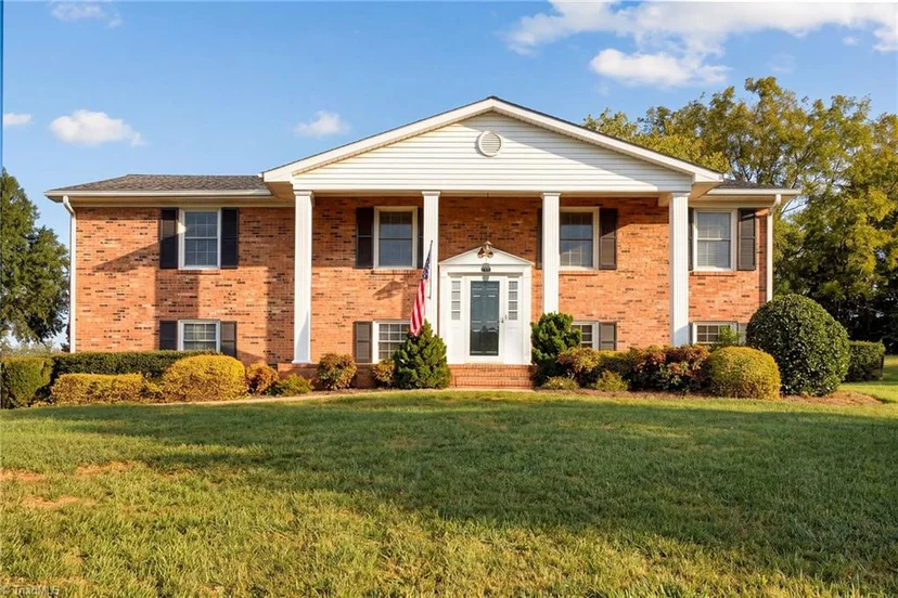 1435 S Peace Haven Road, photo 1 of 34