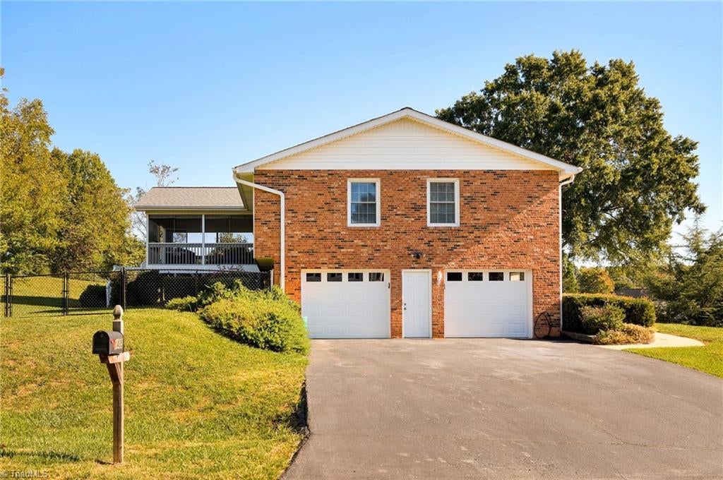 1435 S Peace Haven Road
