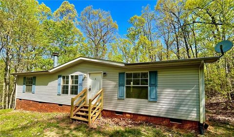 Mobile Home For Sale - 1458 Merridon Drive<br/> Stokes County, Pinnacle, NC 27043