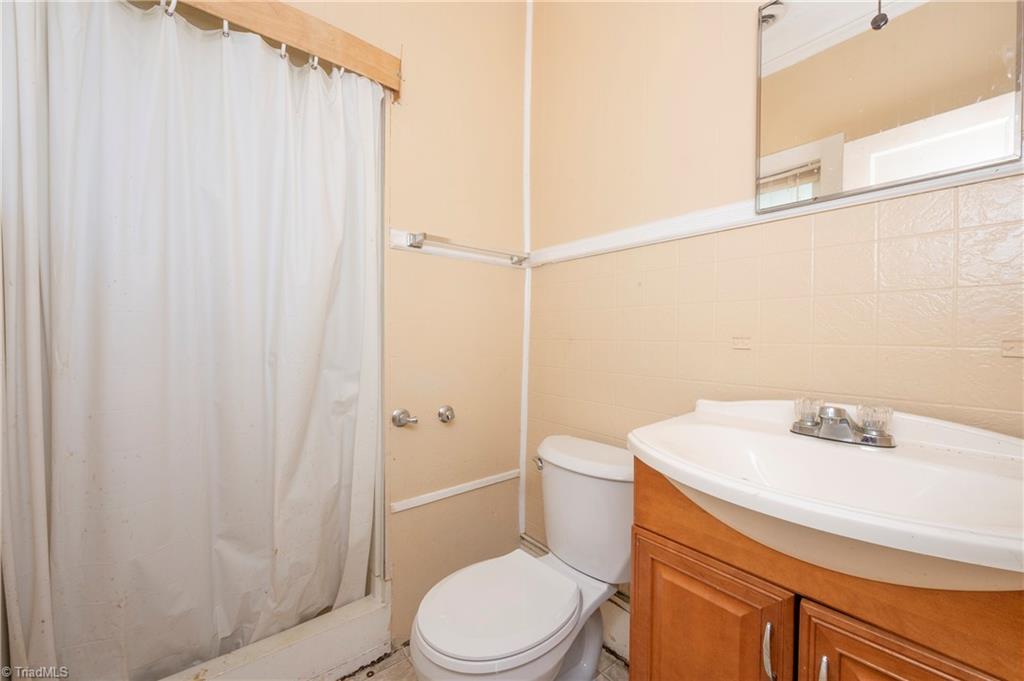 Greensboro, North Carolina 27405, United States, 3 Bedrooms Bedrooms, ,2 BathroomsBathrooms,Residential,Active,176530