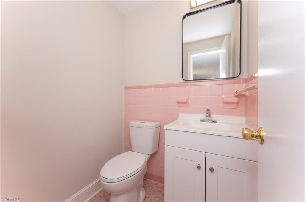 Greensboro, North Carolina 27405, United States, 3 Bedrooms Bedrooms, ,2 BathroomsBathrooms,Residential,Active,176530