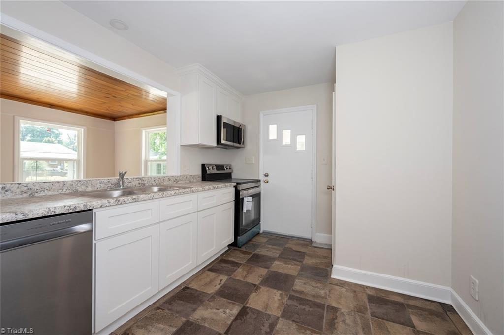 Greensboro, North Carolina 27405, United States, 3 Bedrooms Bedrooms, ,2 BathroomsBathrooms,Residential,Active,176530