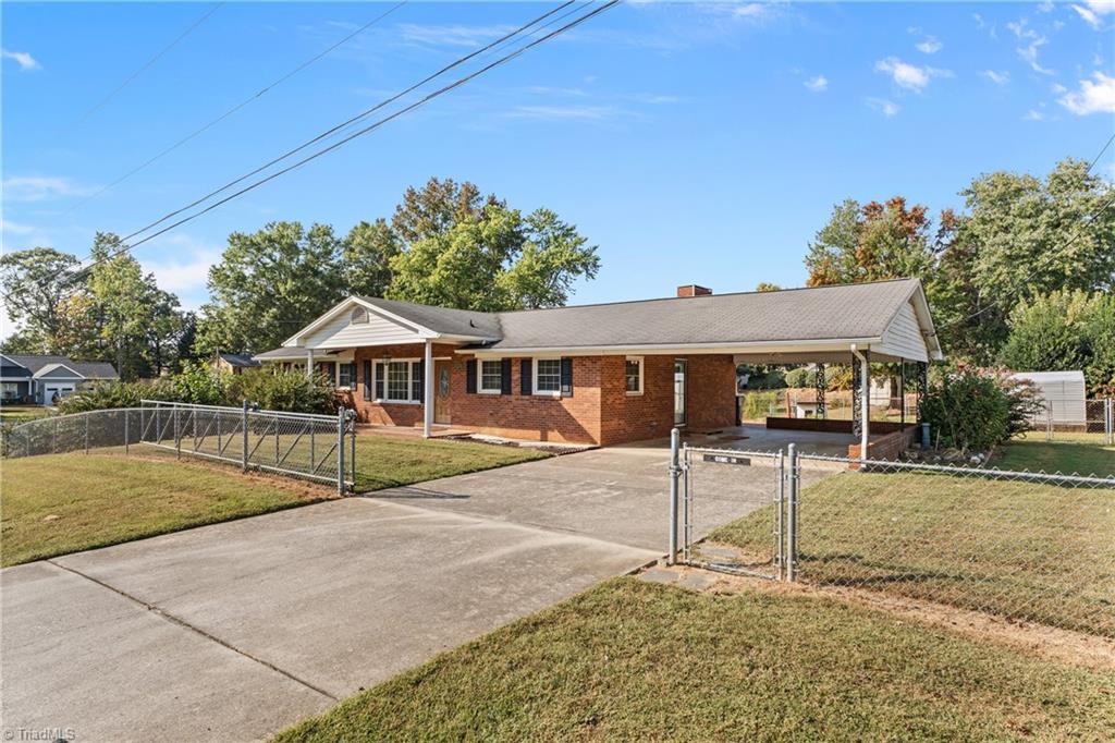 Kernersville, North Carolina 27284, United States, 3 Bedrooms Bedrooms, ,2 BathroomsBathrooms,Residential,Pending,216818