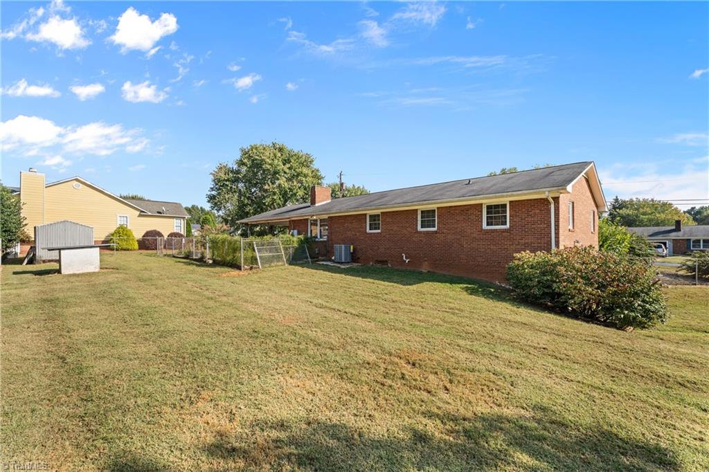 Kernersville, North Carolina 27284, United States, 3 Bedrooms Bedrooms, ,2 BathroomsBathrooms,Residential,Pending,216818