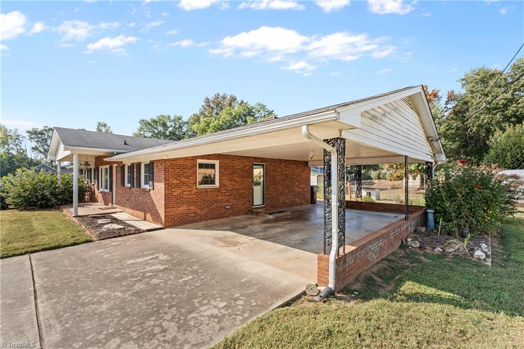 Kernersville, North Carolina 27284, United States, 3 Bedrooms Bedrooms, ,2 BathroomsBathrooms,Residential,Pending,216818