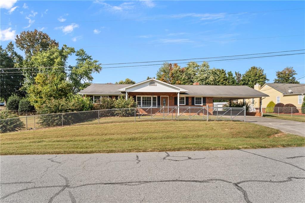 Kernersville, North Carolina 27284, United States, 3 Bedrooms Bedrooms, ,2 BathroomsBathrooms,Residential,Pending,216818