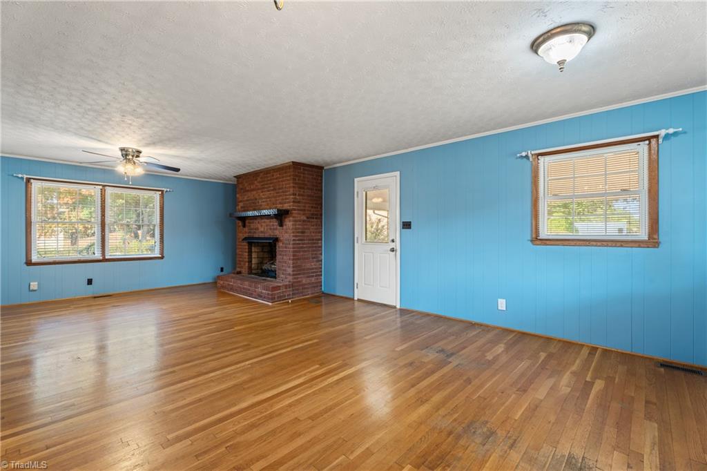 Kernersville, North Carolina 27284, United States, 3 Bedrooms Bedrooms, ,2 BathroomsBathrooms,Residential,Pending,216818