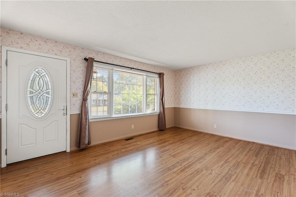 Kernersville, North Carolina 27284, United States, 3 Bedrooms Bedrooms, ,2 BathroomsBathrooms,Residential,Pending,216818