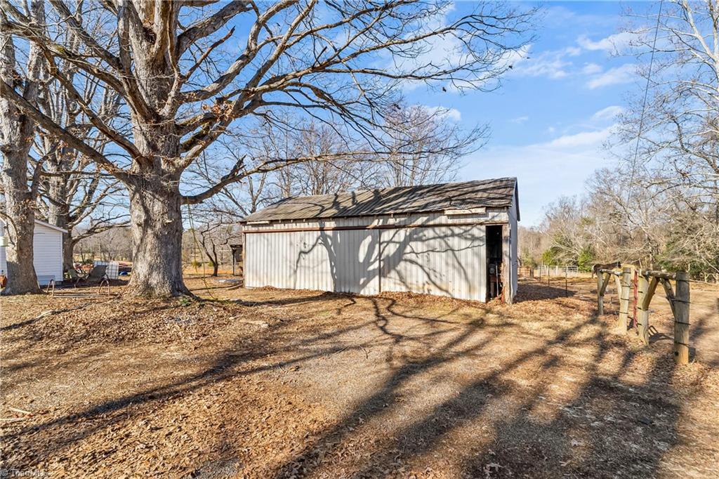 4528 Hunting Creek Church Road, Hamptonville, North Carolina image 9