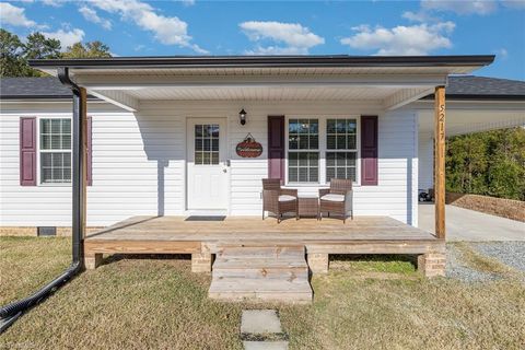 A home in Archdale