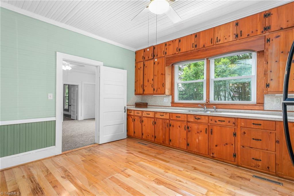 429 N Asheboro Street, Liberty, North Carolina image 15