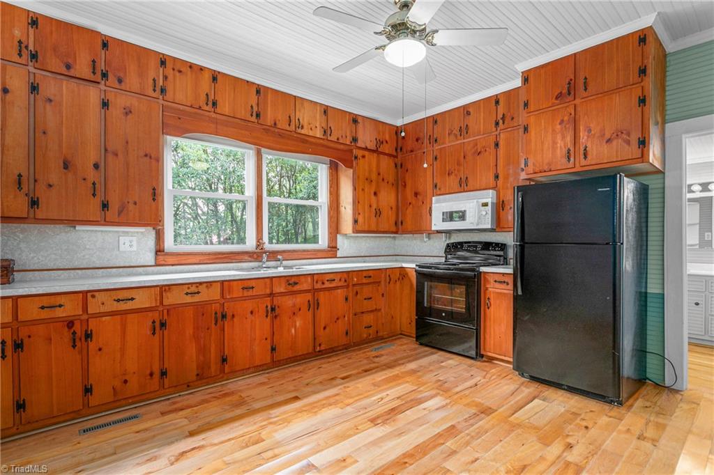 429 N Asheboro Street, Liberty, North Carolina image 13
