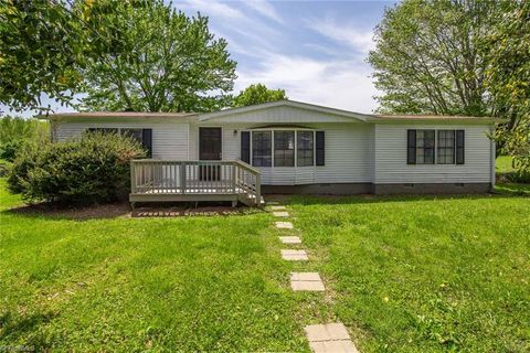 Homes For Sale - 122 Clebourne Lane<br/> Rockingham County, Reidsville, NC 27320