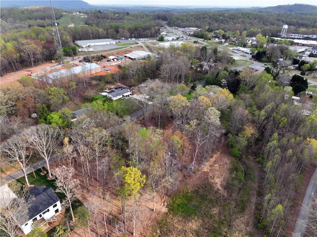 Crestwood Drive, Pilot Mountain, North Carolina image 8