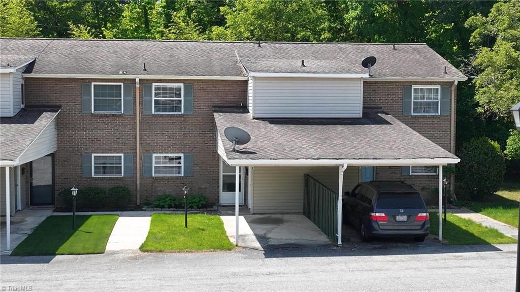 Photo of 2214 Shadow Valley Road #E, High Point, NC 27265 (MLS # 1217629)