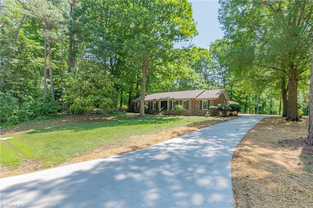 6867 Colonial Club Drive, Thomasville, North Carolina image 4