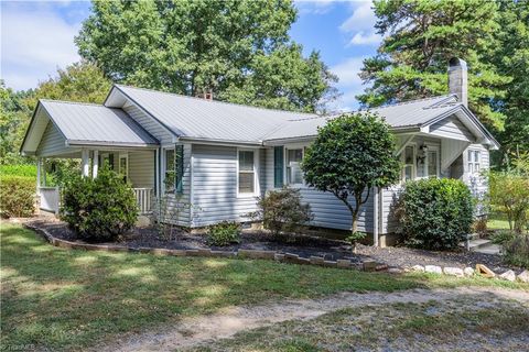 Homes For Sale - 6781 Erect Road<br/> Seagrove, NC 27341