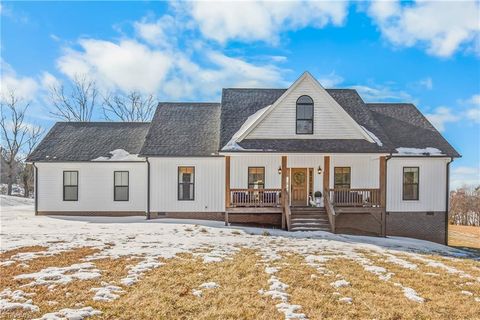 Homes For Sale - 1165 Flinty Knoll Road<br/> Pinnacle, NC 27043