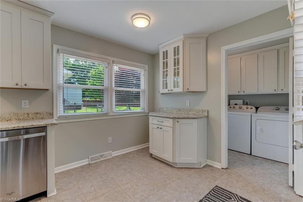 3805 Derbyshire Drive, Greensboro, North Carolina image 11