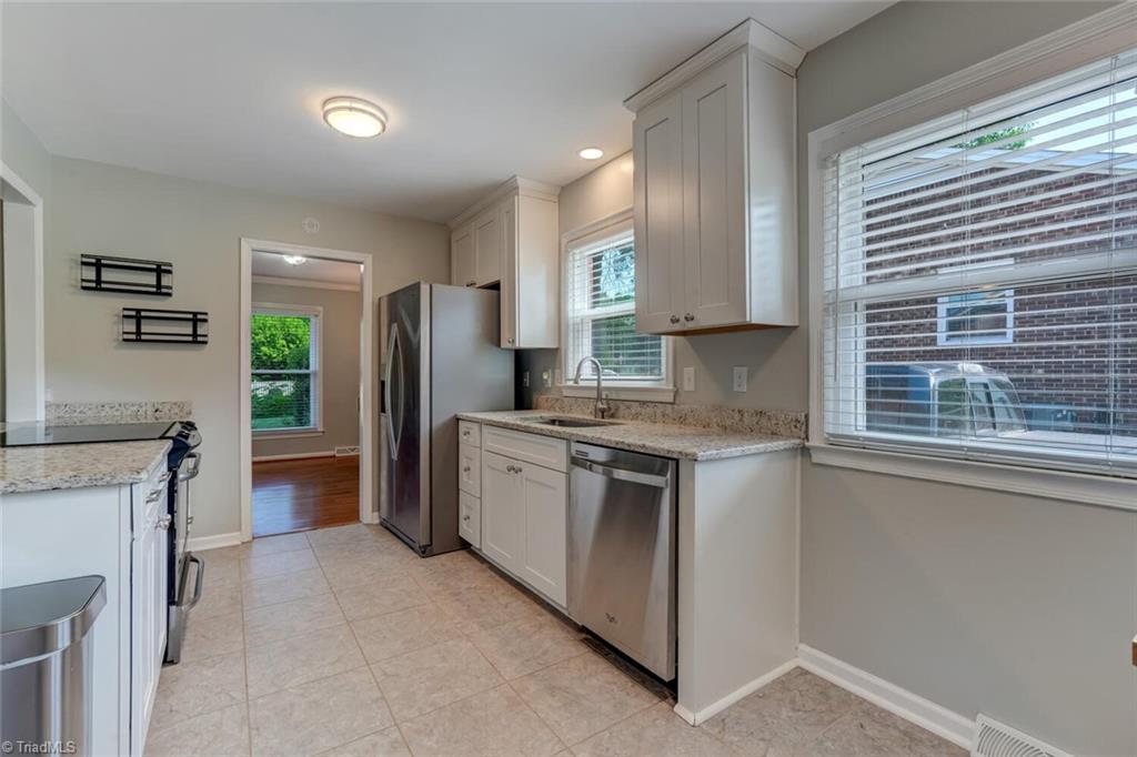 3805 Derbyshire Drive, Greensboro, North Carolina image 10
