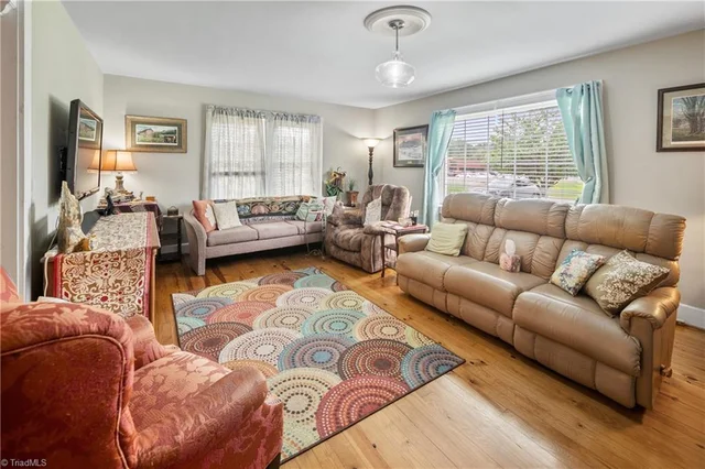 204 Carson Road, photo 5 of 32