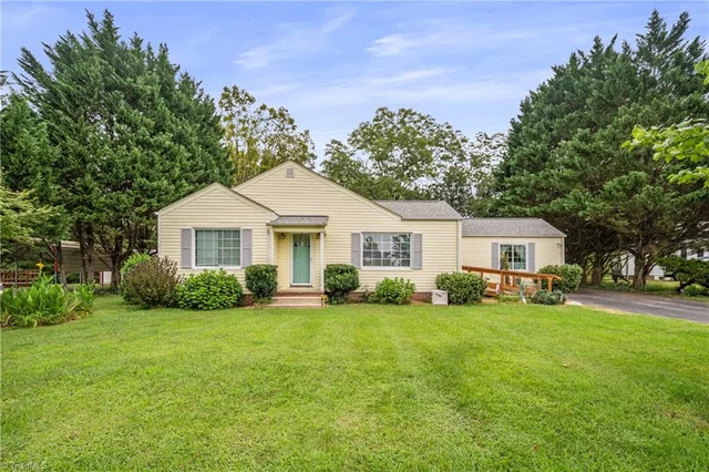 204 Carson Road, photo 2 of 32
