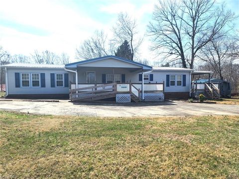 Mobile Home For Sale - 220 Joyner Circle<br/> Forsyth County, Rural Hall, NC 27045