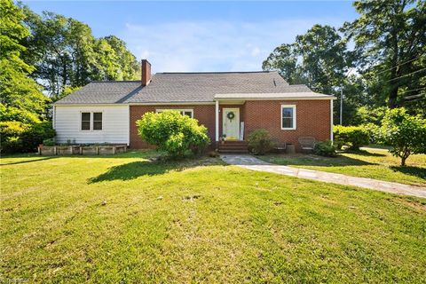 Homes For Sale - 19341 S Nc Highway 109<br/> Davidson County, Denton, NC 27239