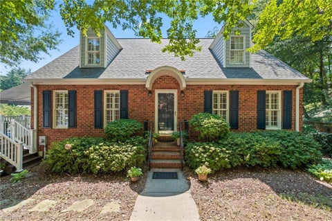 Townhouse For Sale - 518 Tanners Park Court<br/> Winston-Salem, NC 27101