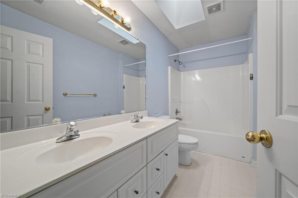 Kernersville, North Carolina 27284, United States, 4 Bedrooms Bedrooms, ,3 BathroomsBathrooms,Residential,Active,246769