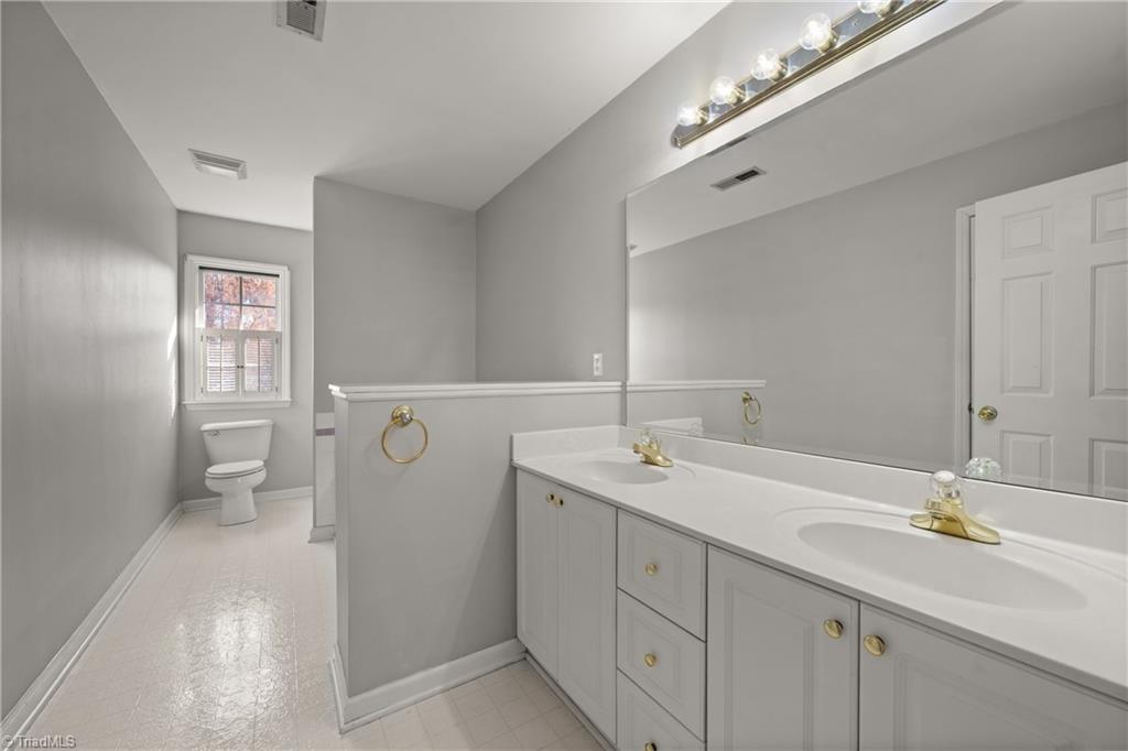 Kernersville, North Carolina 27284, United States, 4 Bedrooms Bedrooms, ,3 BathroomsBathrooms,Residential,Active,246769