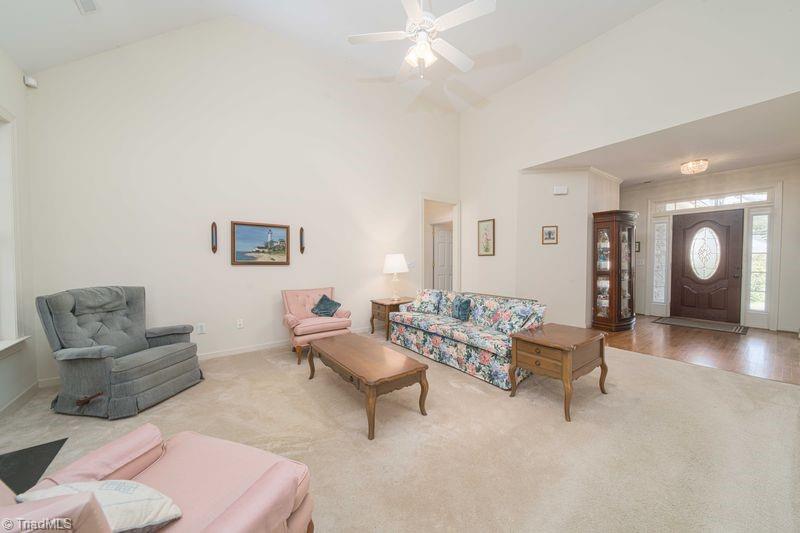 1225 Avery Way