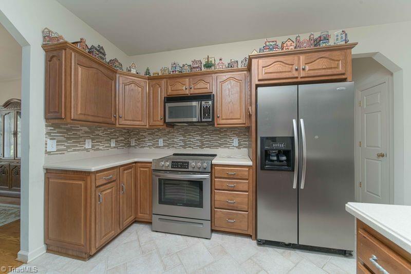 1225 Avery Way