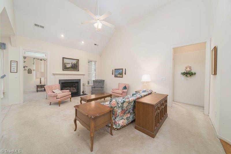 1225 Avery Way