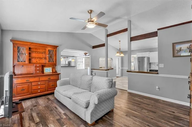 3816 Spring Branch Drive, photo 5 of 35