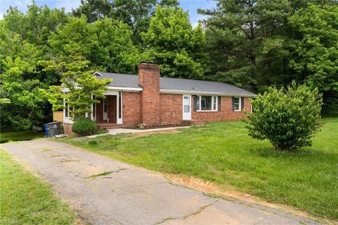 Single Family Residence in Winston Salem NC 3500 Hartford Street 2.jpg